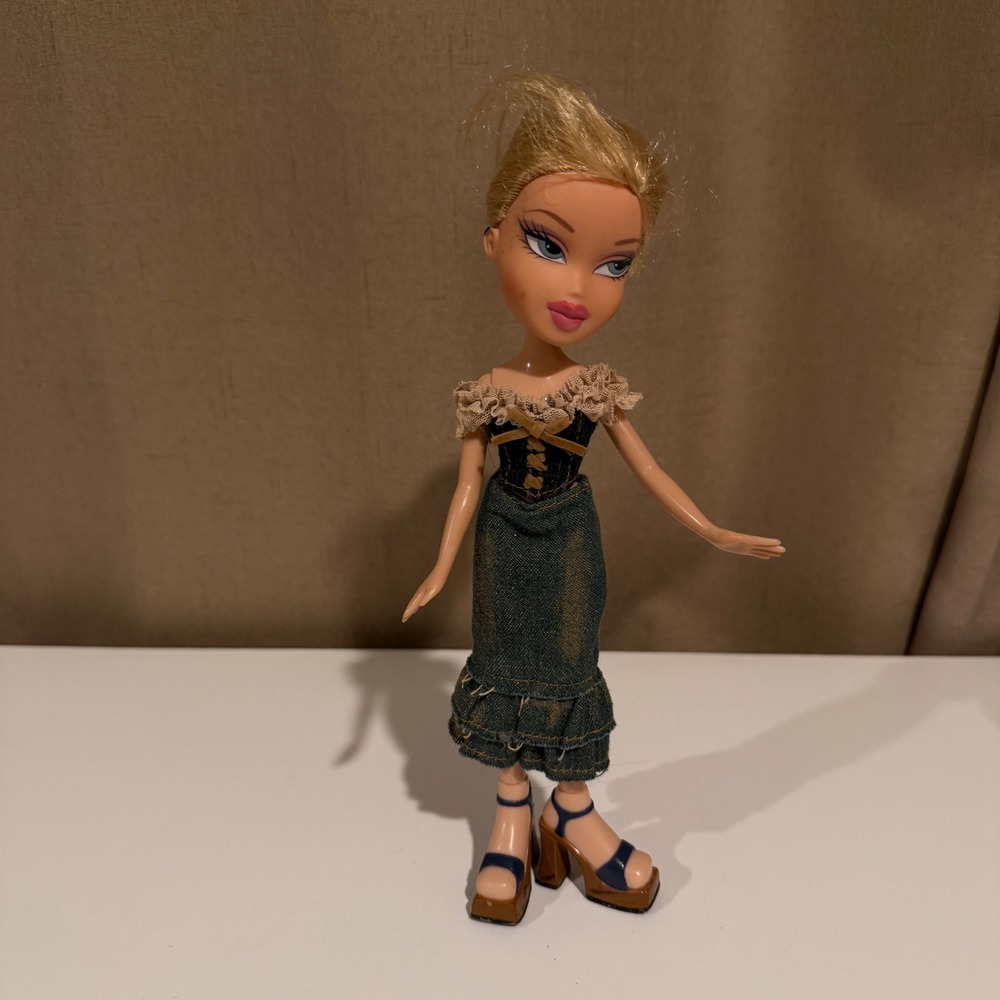 Bratz Cloe Doll Western Denim Skirt Lace Corset Top Platform Shoes MGA Y2K